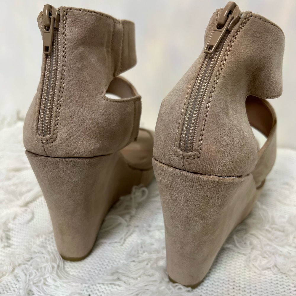 Christian Siriano nude, suede wedges